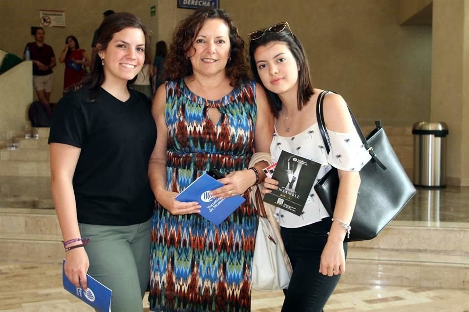 Regina Saénz, Ivonne McQuade y Mariana Sosa