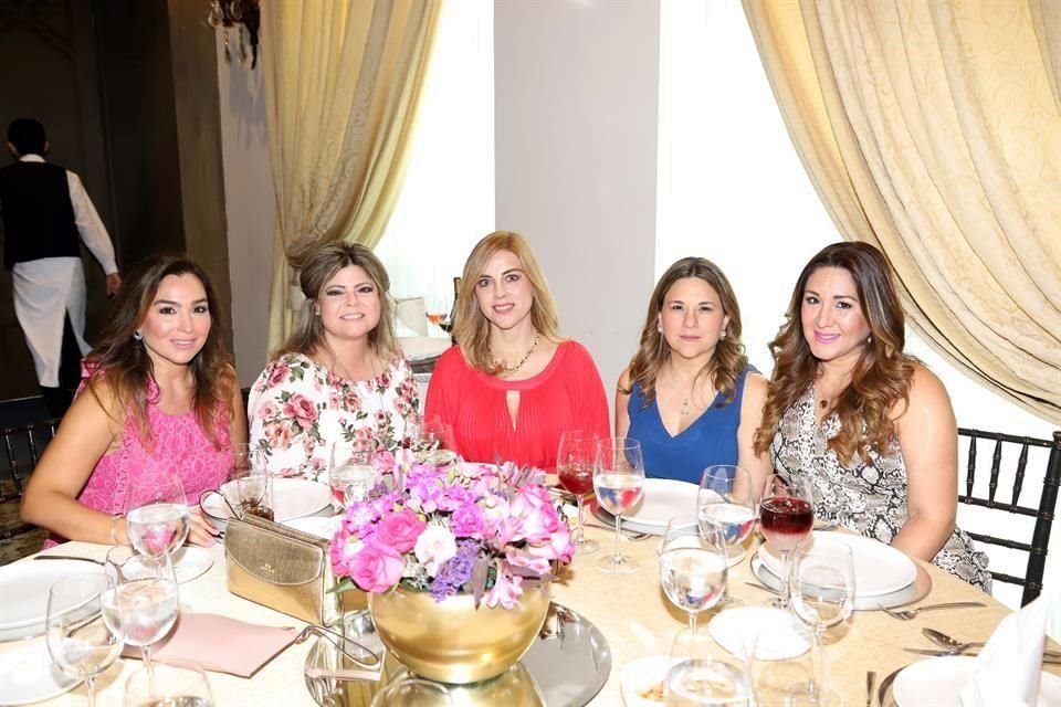 Jéssica Fernández de Valdez, Karina Mendoza de Rodríguez, Gaby García de González, Myrna González de Elizondo y Jeanette Alanís de Cavazos