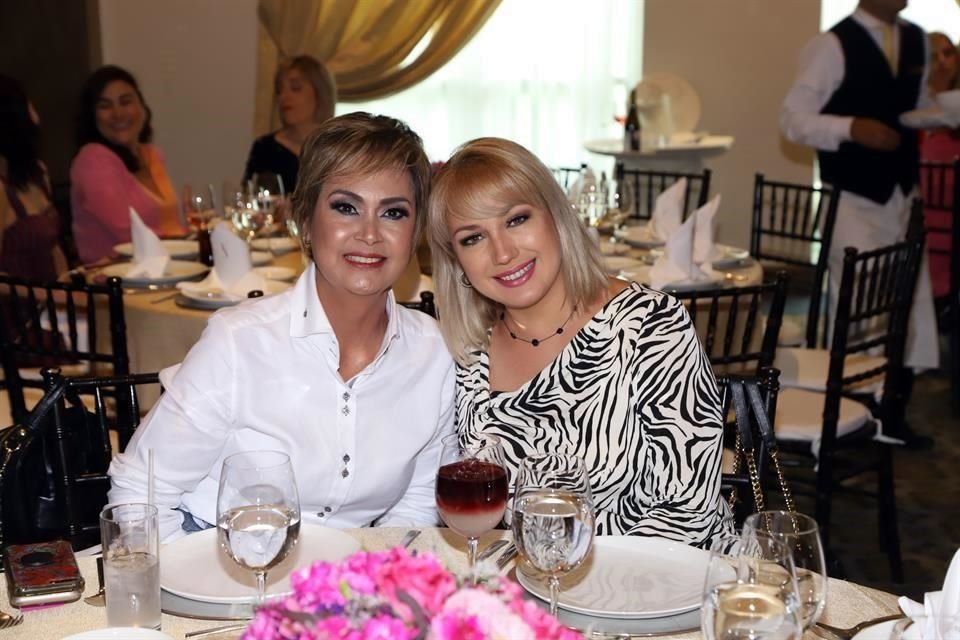 Lucía Heredia de Ayala y María Elena Henning