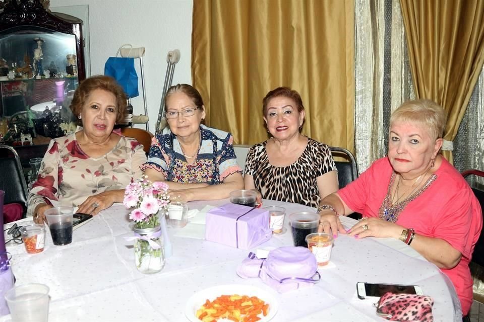 Diana Estrada, Irma Yolanda Morales, Betty Garza y Norma de Fernández