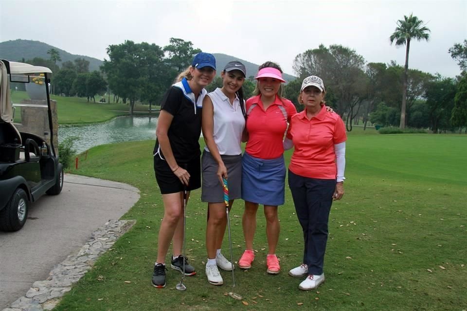 Kristina Barker de Salazar, Yéssica Arce, Kiu Ji Park Kim y Beatriz Flores