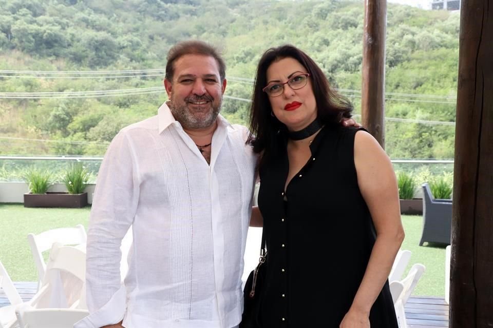 Eduardo Barrera y Emma Esquivel
