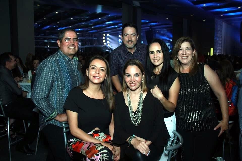 Luis Doriz, Mandy Larriva ,Gaby Salazar de Doriz Javier Barbosa, Jéssica Arce y Nancy Castrejón