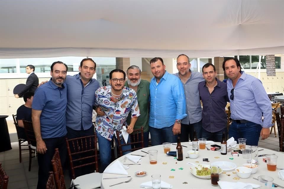 Paul Schwarz, Gerardo Garza, Jusso González, Roberto Martínez, Óscar Villarreal, Mauricio Navarro, Armando Sada y Pedro de la Torre