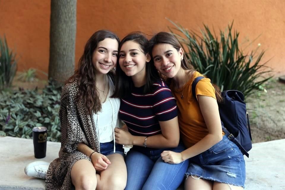 Ana Karen Hinojosa, Karen Torres y Bárbara Treviño