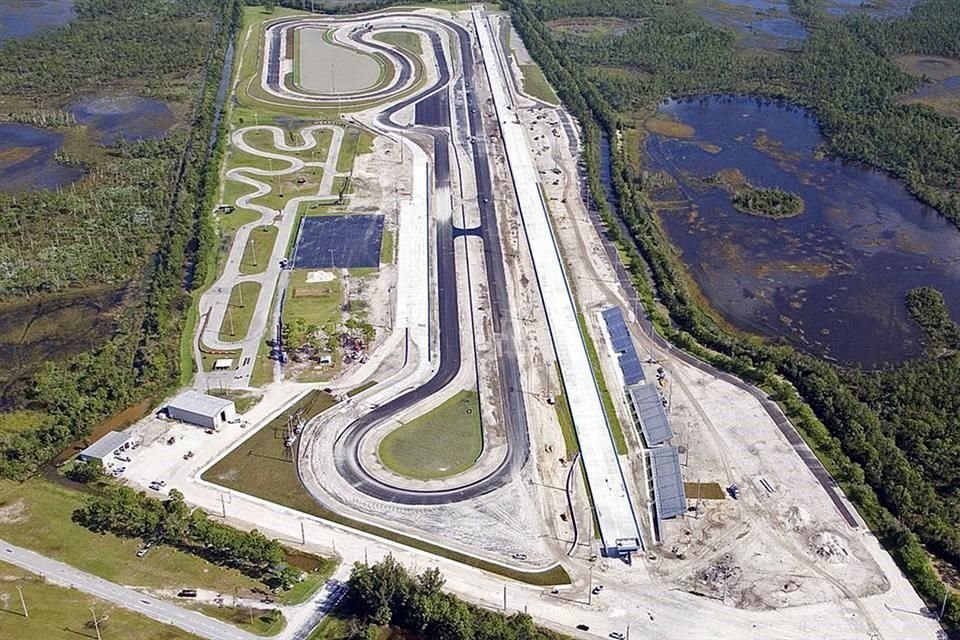 La Palm Beach International Raceway, instalación de deportes de motor, está localizada al oeste de Jupiter, pueblo en el condado de Palm Beach, Florida.