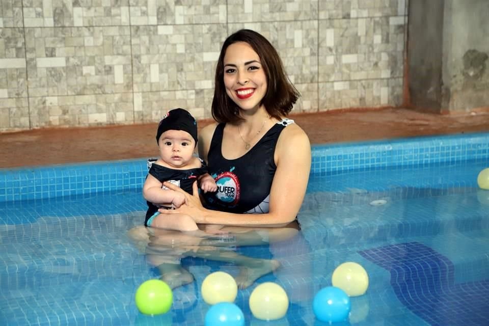 Sarahí Garza de Contreras con su hija Fernanda Contreras Garza