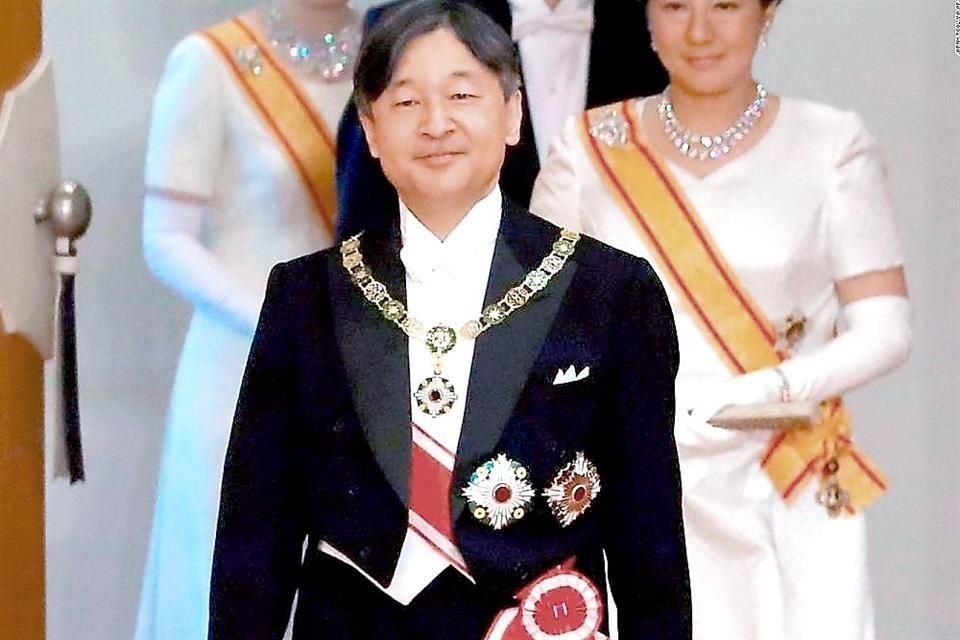 Masako portó la tiara más antigua del joyero real, fue creada en el siglo 19 por la firma francesa Chaumet, está rematada con diamantes que había sido popularizado por la emperatriz Sissi de Austria.
