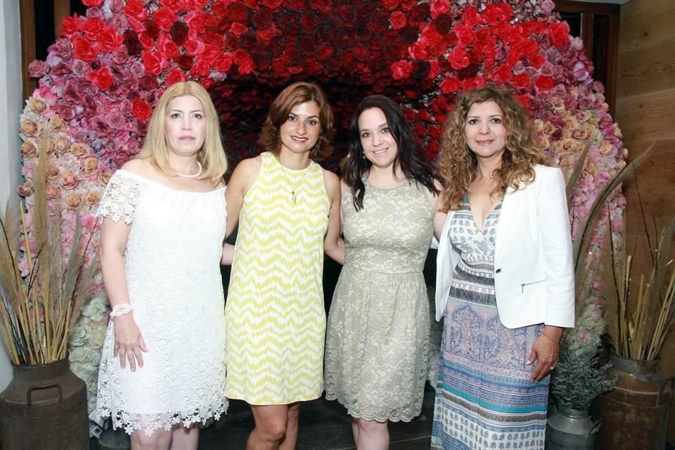 Fátima Gutiérrez, Sandra Bravo, Esperanza Dorbecker de Palacios y Angie Mata