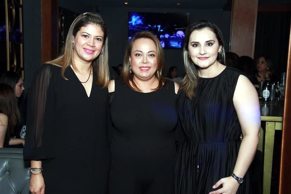 Mónica Quiroga, Mónica Cong y Wendy Arredondo de Salazar