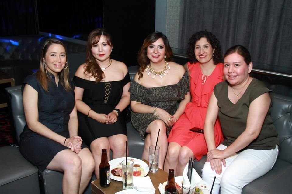 Adriana Valle, Jéssica Chávez, Adriana Domínguez, Leticia Rodríguez y Carla Rodríguez