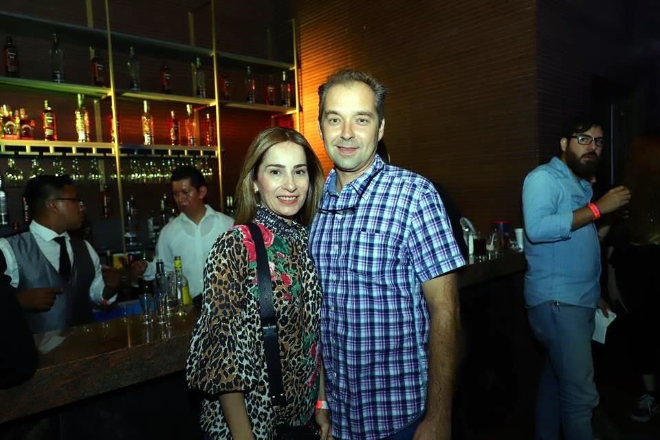 Yvonne Odriozola de Martínez y Armando Martínez