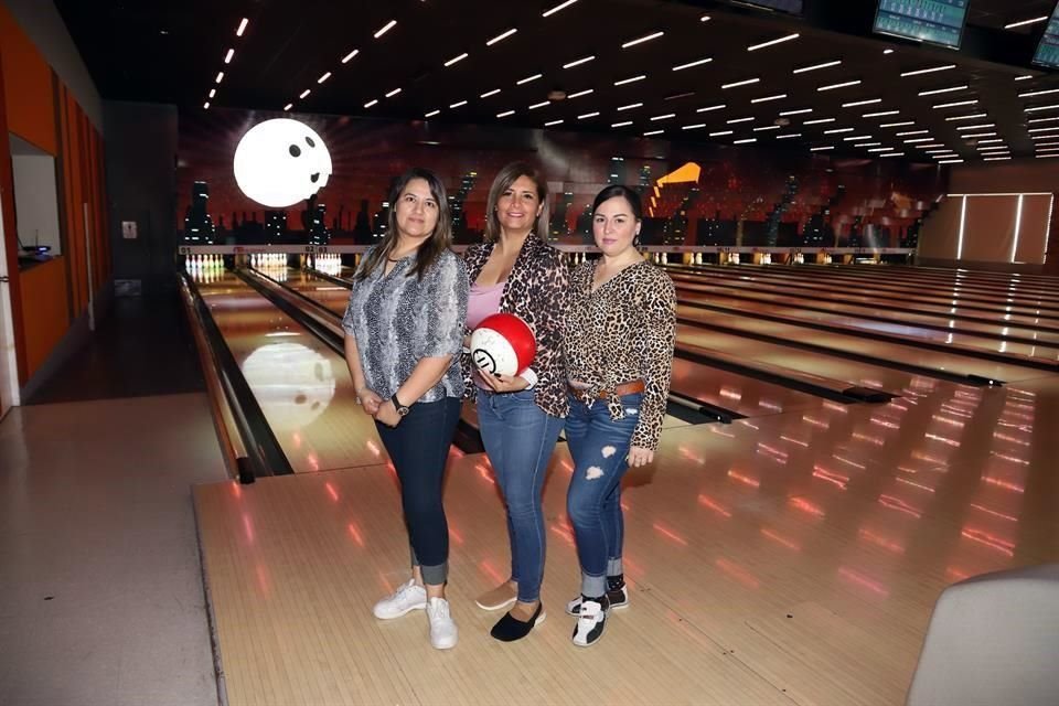 Marily Gómez Estrada, Julia Bonilla de Flores y Marisol Cavazos de González