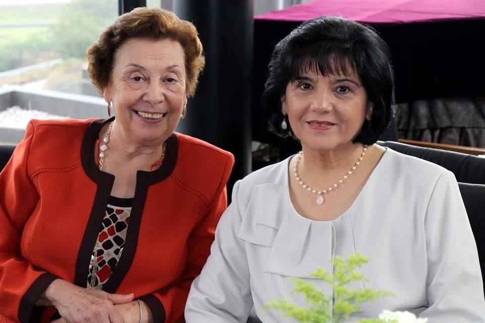 Mirthala Salinas de Martínez y Rosa Elia Salinas de Guzmán