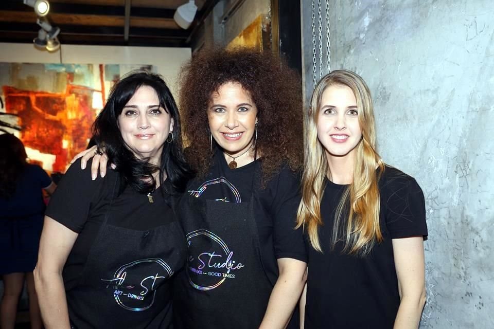 Reyna Castaño, Sussette Marcos y Andrea Molina
