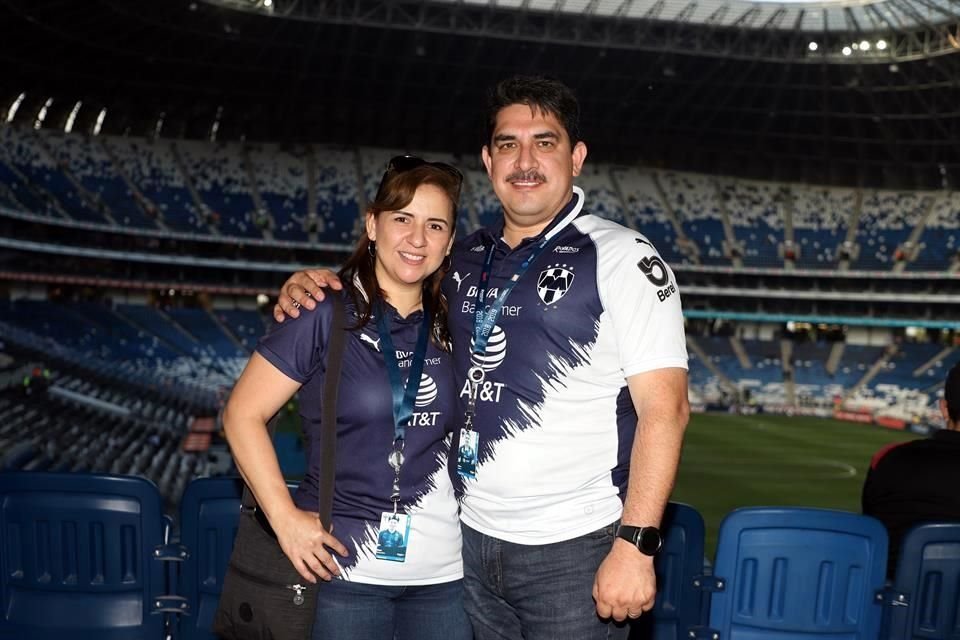 Mayra Ibarra y Roberto Cavazos