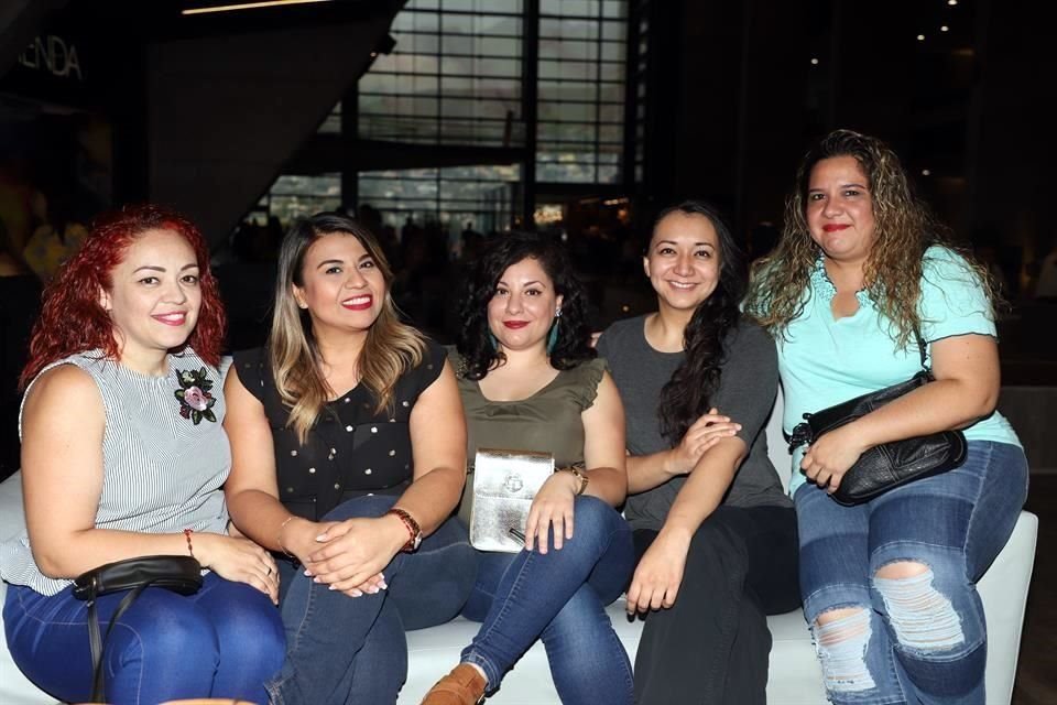 Diana Martínez, Elva Martínez, Nelly Reyes, Ana Zapata y Claudia Guajardo