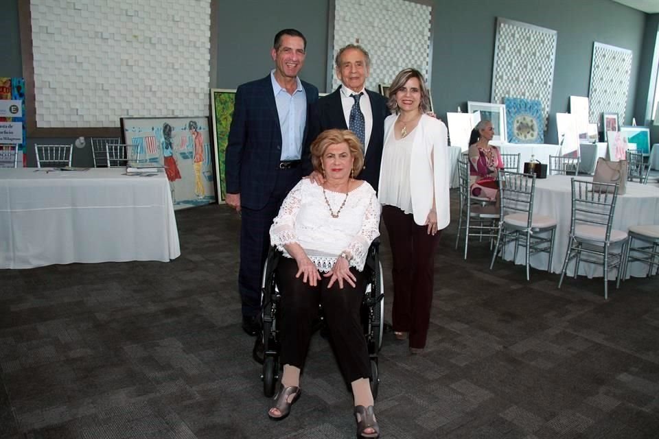 Salvador Tafich, Luis Andonie Simán, Patricia Valdés y Mirna Daccarett de Andonie