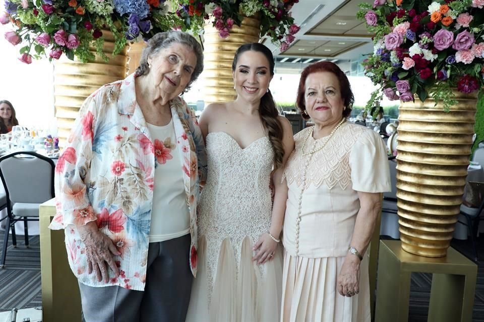 Graciela García Junco de Flores, Claudia Lozano Villarreal y Quetina García de Treviño