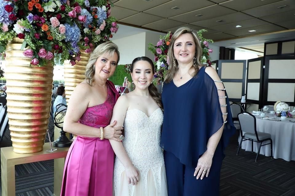 Mónica Villarreal de Lozano, Claudia Lozano Villarreal y Graciela Flores de Treviño