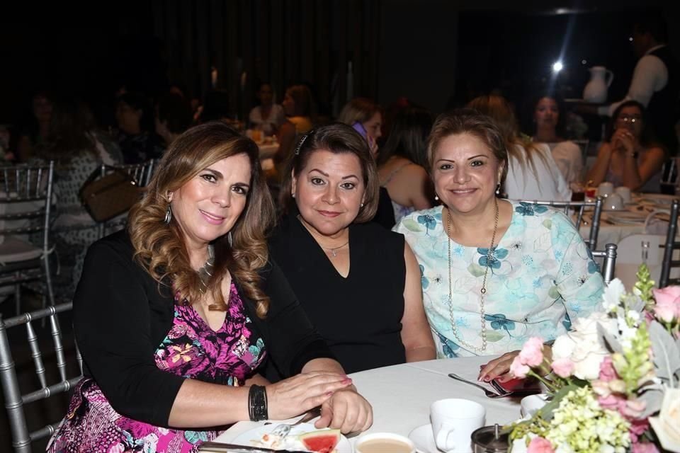 Patricia Calles, Rebeca Ríos y Adriana Torres