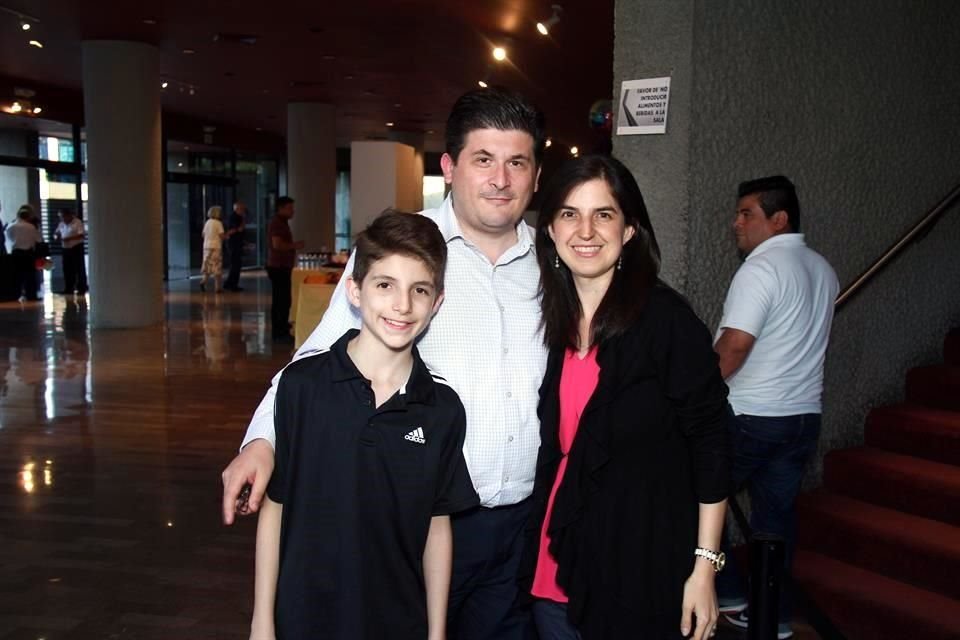Alejandro González, Alejandro González Villarreal y Martha Villarreal de González