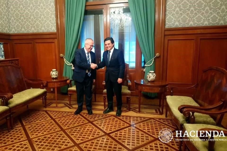 Zoé Robledo, nuevo titular del IMSS, se reunió con Carlos Urzúa, Secretario de Hacienda, en Palacio Nacional, según fuentes de SHCP.