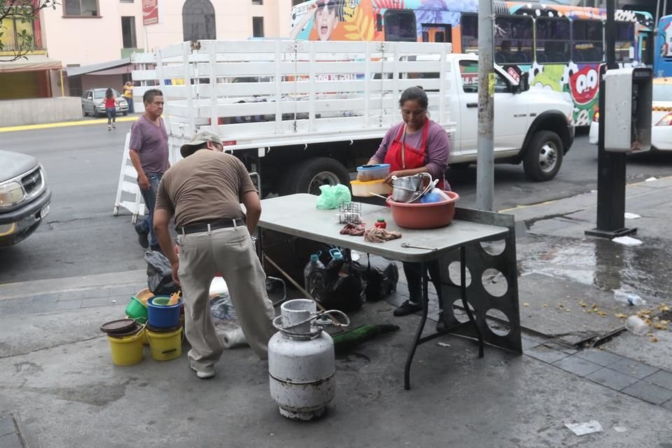Puestos de comida que invadían banquetas de Cuauhtémoc fueron retirados.
