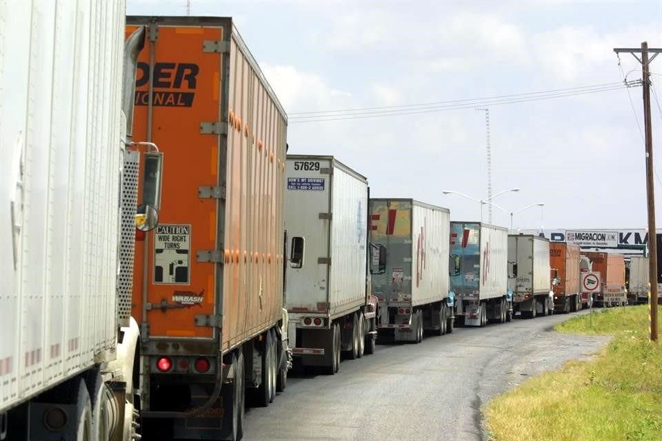 El freno a los trámites de la SICT afecta directamente a los permisionarios del autotransporte.