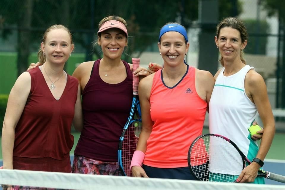Alicia Sada, Ana Lia Garcia, Dolores Navarlatz y Cordelia Farías