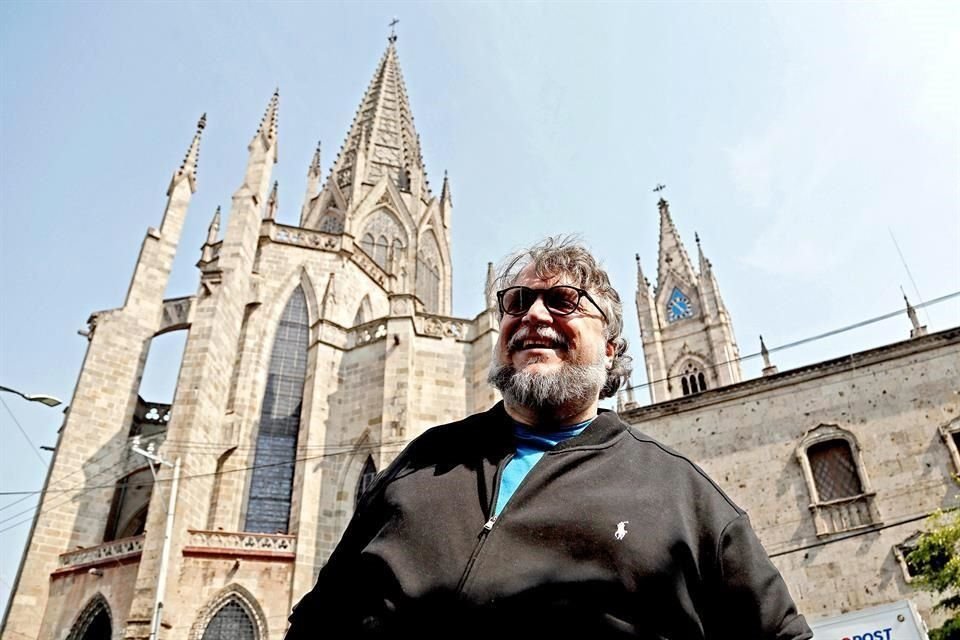 Guillermo del Toro regresa a su ciudad natal, Guadalajara, para mostrar 'En Casa con Mis Monstruos'.