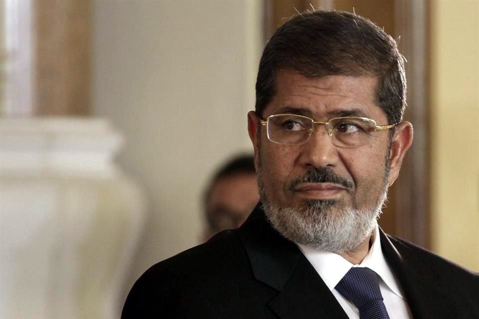 Según informó la televisión pública egipcia, el ex Mandatario Mohamed Morsi, derrocado en 2013, murió en medio de una audiencia judicial.