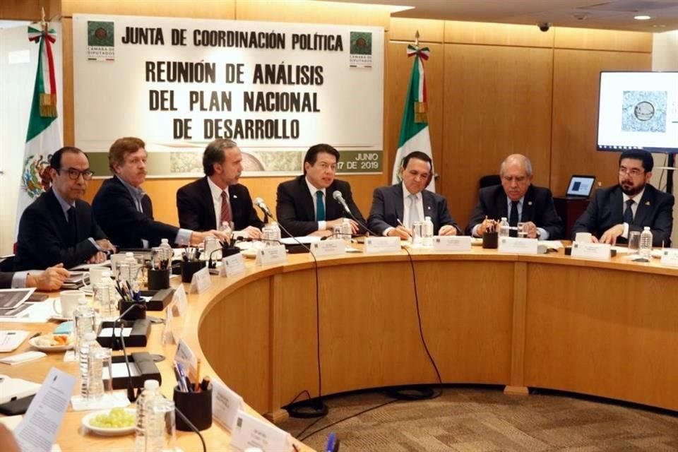 Representantes de la Iniciativa Privada se reunieron en San Lázaro con coordinadores parlamentarios para analizar el Plan Nacional de Desarrollo.