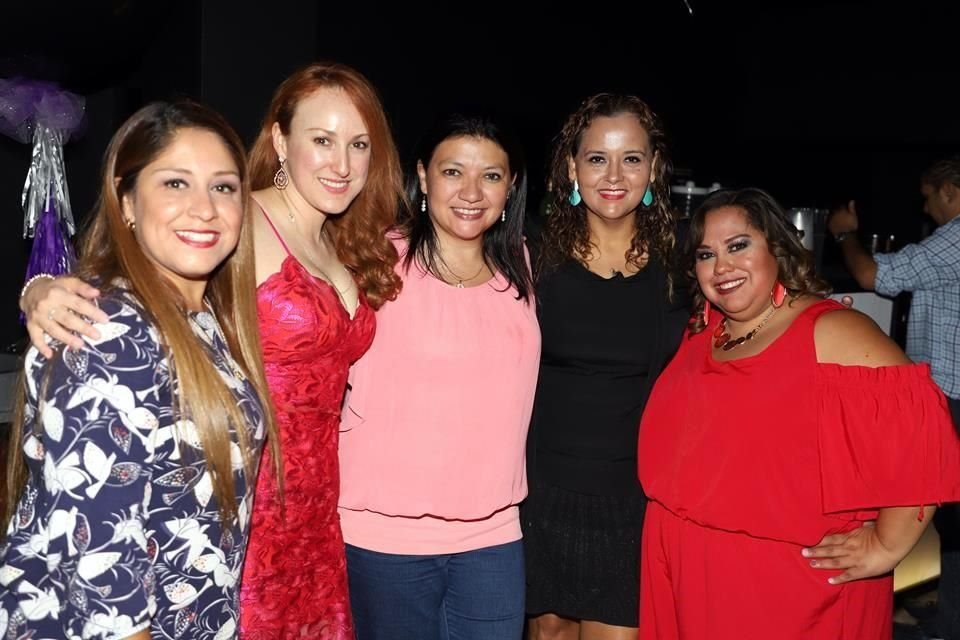 Selene Guajardo, Narcedalia Lozano, Adriana Sierra, Alma Saldaña y Gaby Velázquez