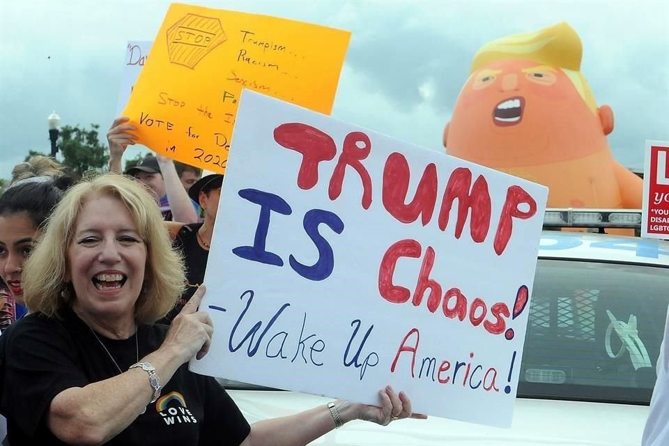 Manifestantes protestan en contra del Presidente de los Estados Unidos después de que este anunciara su candidatura oficial para las elecciones 2020.