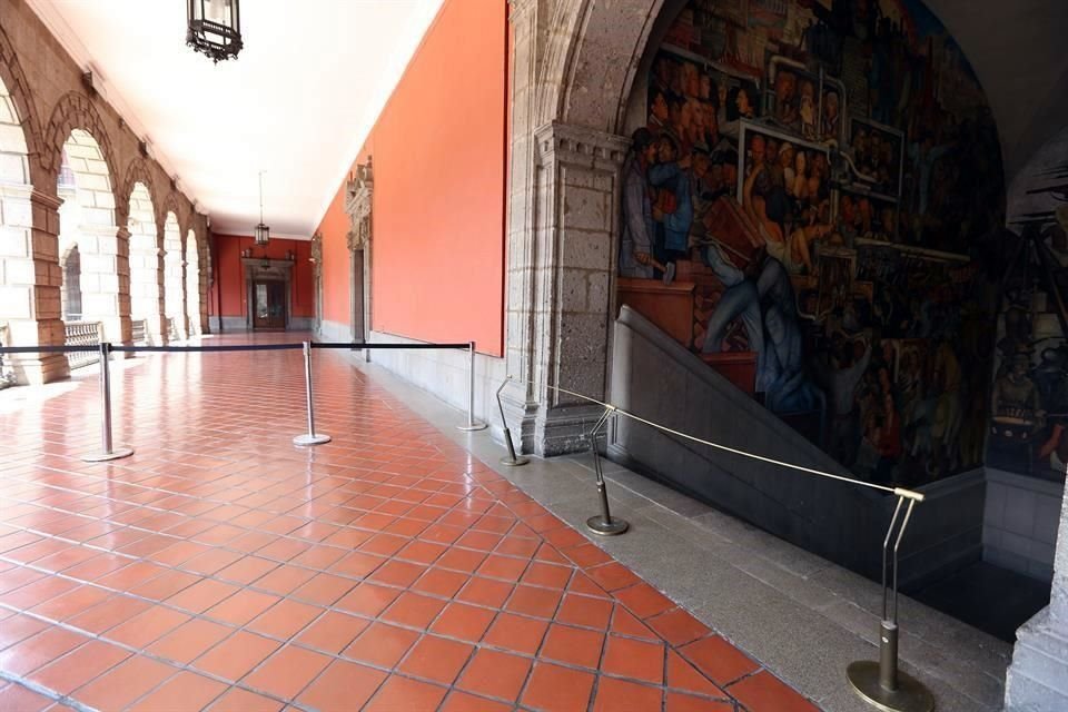 Las escalinatas donde están los murales de Diego Rivera fueron cerradas.   