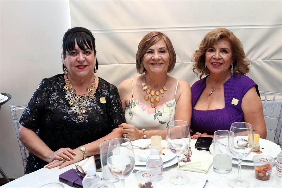María Teresa Nevarez Roman, Celina Almaguer Ramírez y Martha López Morales