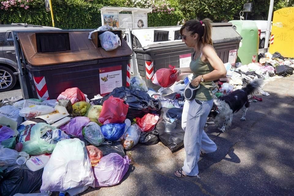 La eliminación de la basura ha sido por décadas un problema para la capital de Italia.