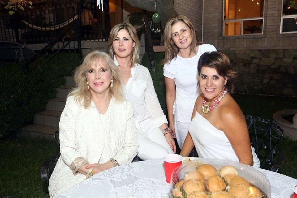 Dora María Maldonado, Tete Hinojosa, Silvia Botello y Begoña Ichaso