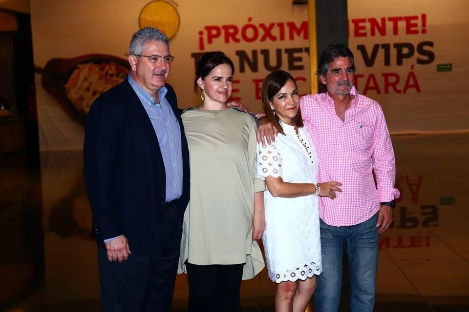 Enrique Arechavaleta, Laura Garza de Arechavaleta, María Esthela López de Garza y Tomás Garza