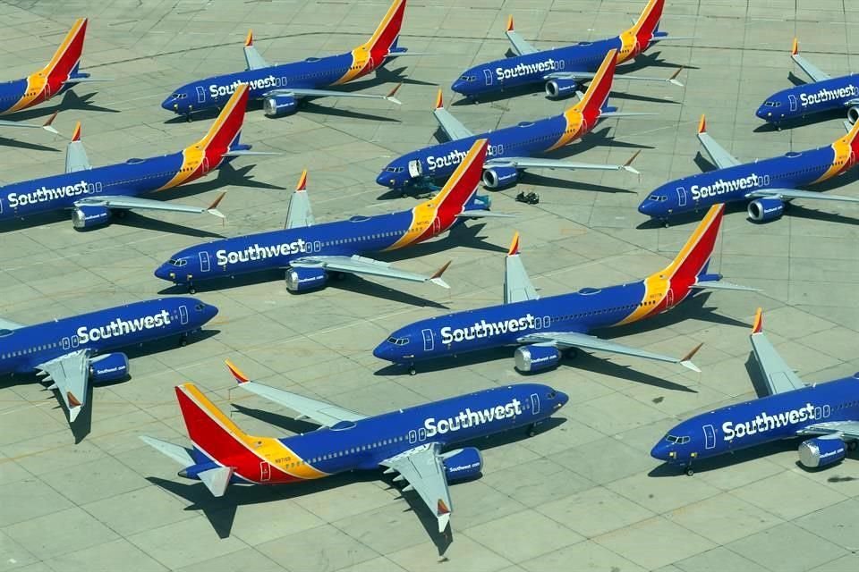 Aviones Boeing 737 MAX de Southwest Airlines en el aeropuerto Victorville, en California.