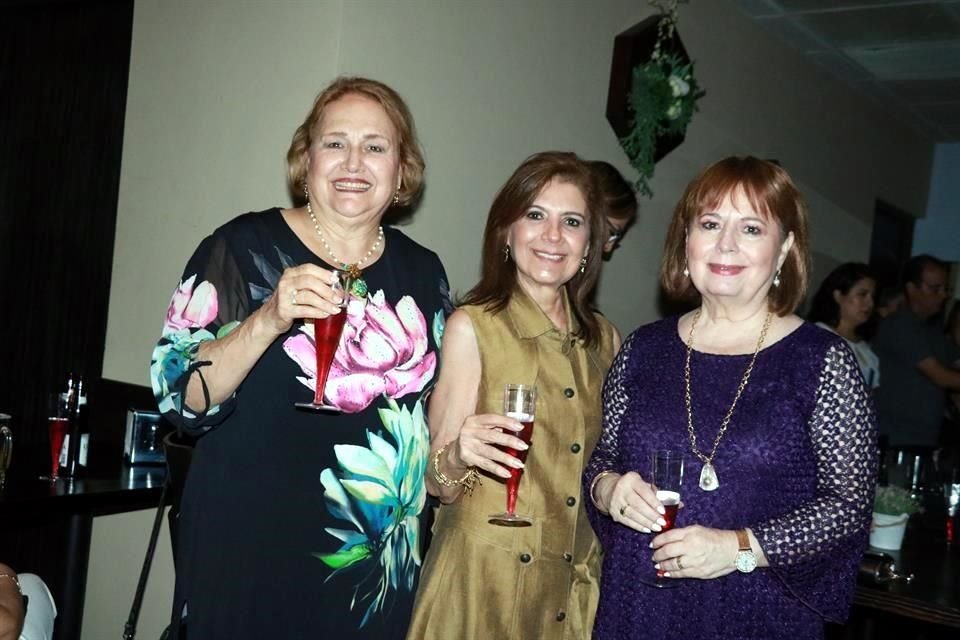 Raquenel Villanueva, María Esther Alanís y Patricia Montemayor