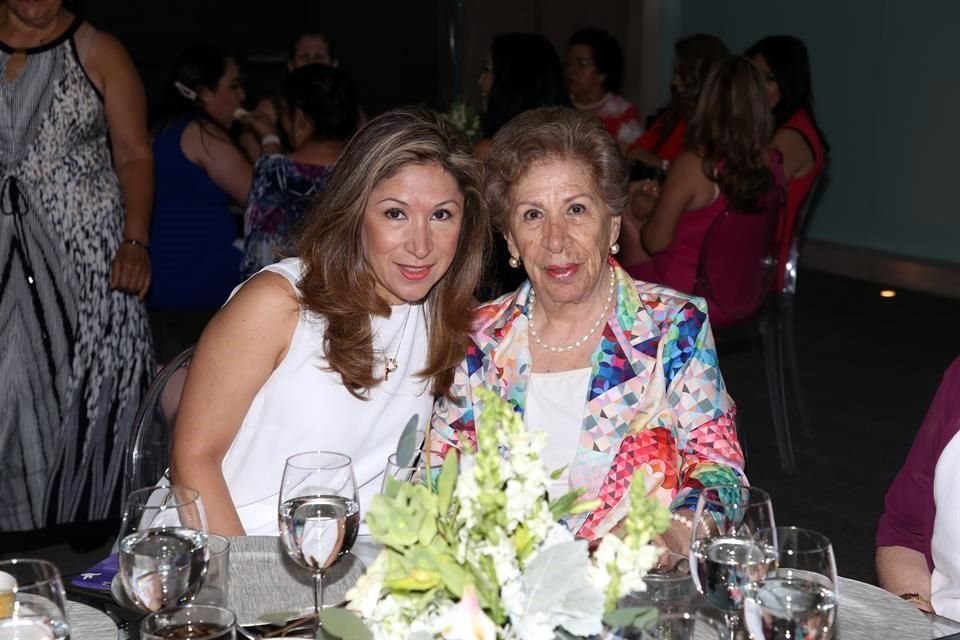 Cristina de Quintanilla y Magda Vega