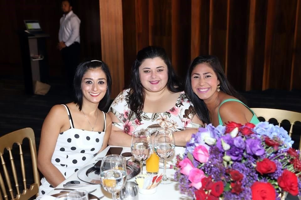 Lucy Casas, Rosy Peña y Clara Villaseñor de Hernández