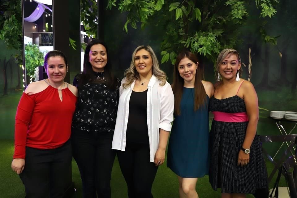 Diana Canales, Claudia Villarreal, Dulce Loera, Magda Olvera y Brenda Barrera