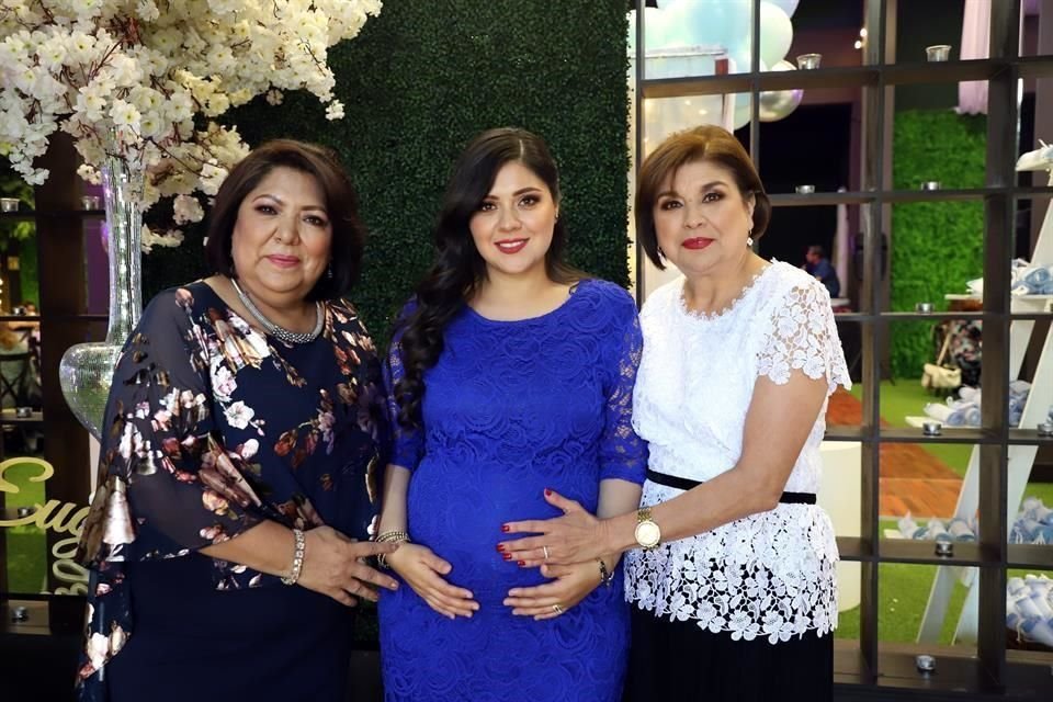 Alma Rosa Vargas de Gutiérrez, Ana Caro Gutiérrez de Hernández y Cristina Ramírez de Hernández