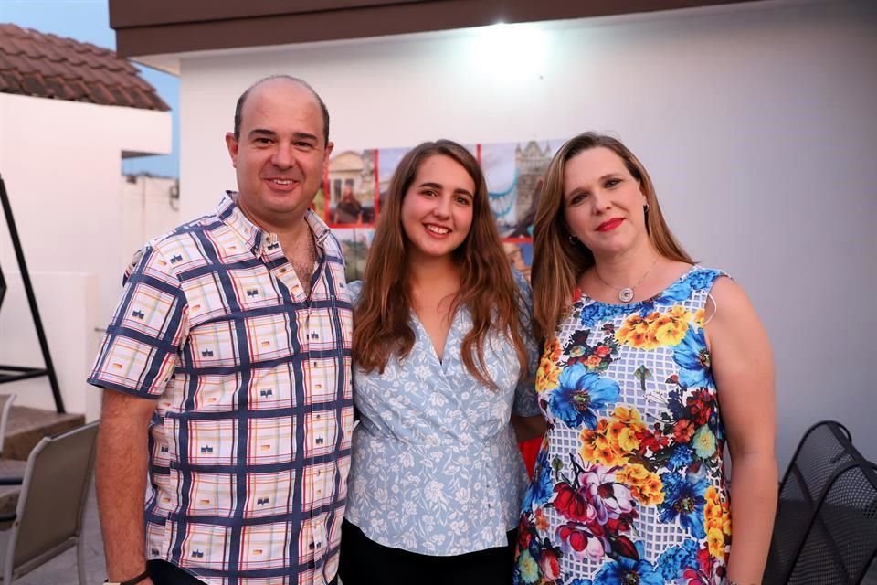 Gerardo Guerra Lozano, Daniela Guerra Galván y Gaby Galván de Guerra
