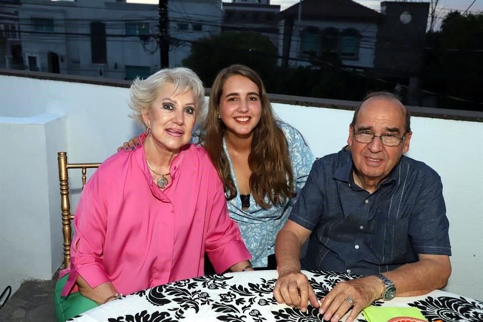Yolanda Lozano de Guerra,  Daniela Guerra Galván y Gerardo Guerra Sepúlveda