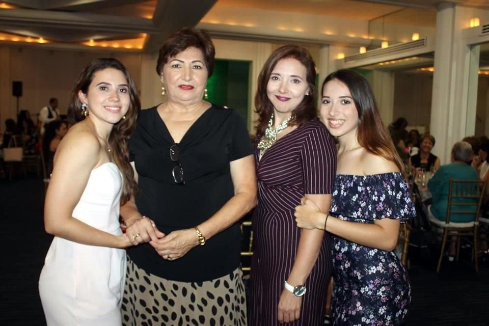 Mary Treviño, Mirthala Garza, Nancy Adela Rodríguez y Cinthia Treviño