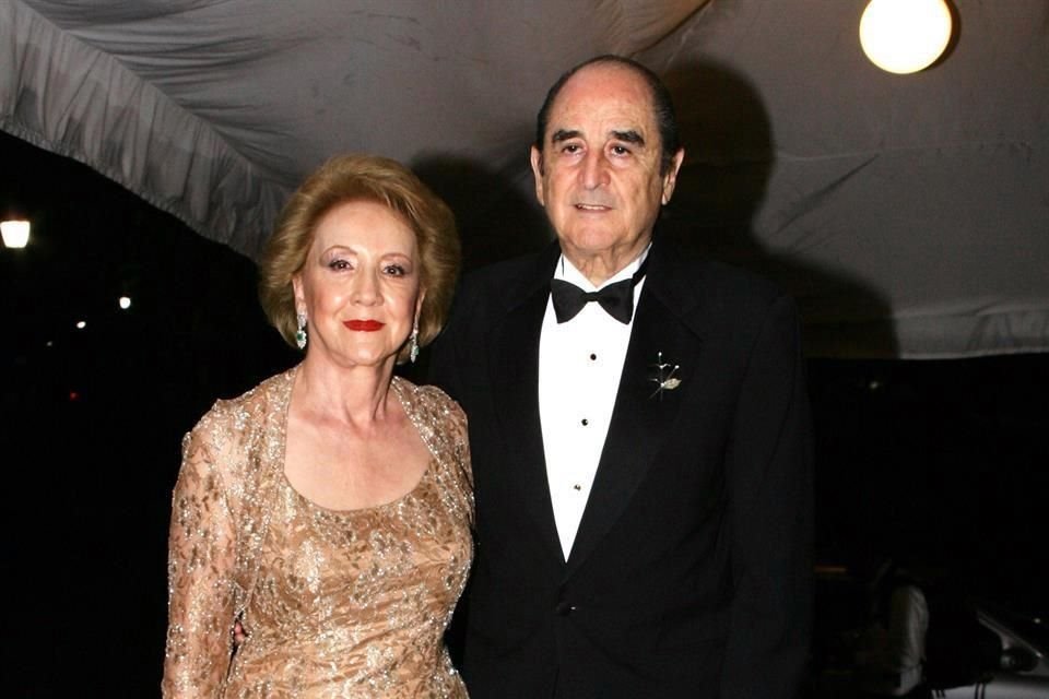 Con su esposa, Elisa Garza de Sada